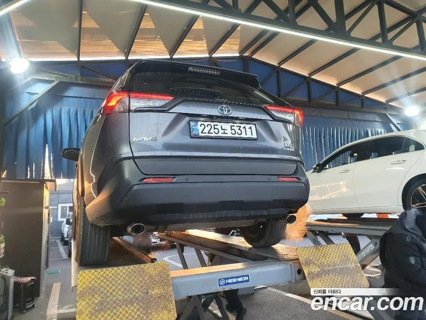 Toyota RAV4 2024 из KR, фото 2