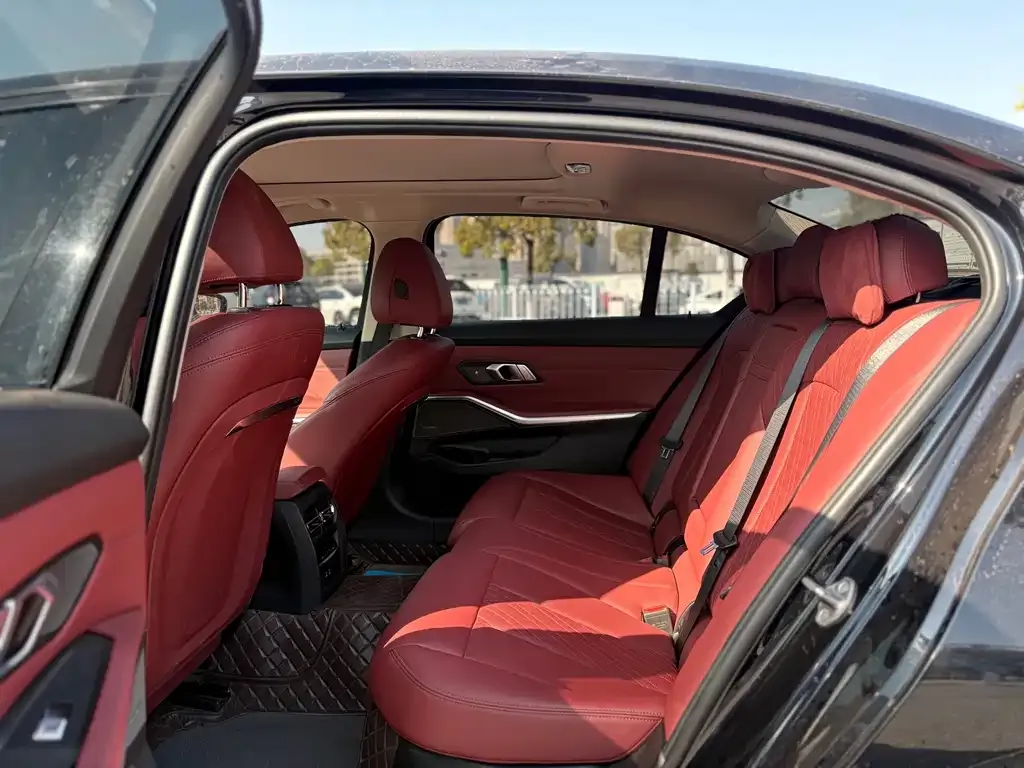 BMW 3 Series 2022 из CN, фото 2