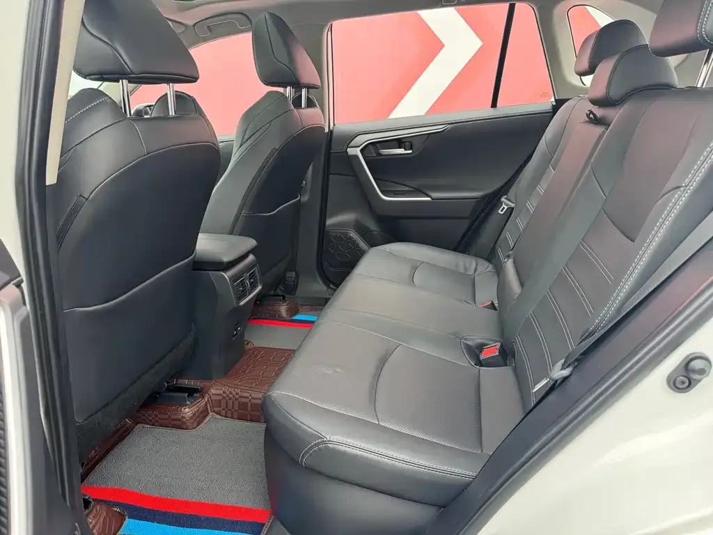 Toyota Wildlander 2023 из CN, фото 2