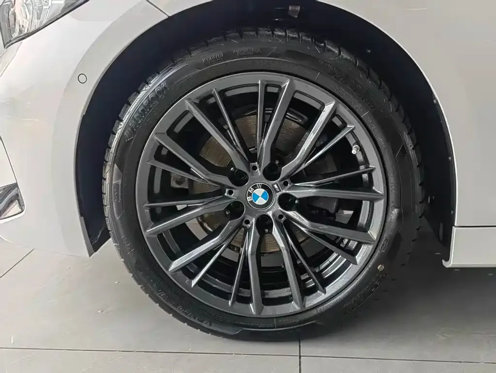 BMW 3 Series 2024 из CN, фото 7