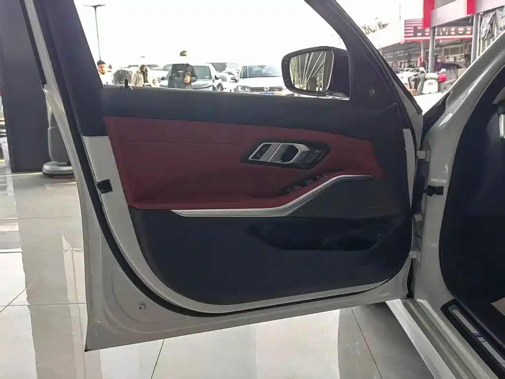 BMW 3 Series 2024 из CN, фото 3