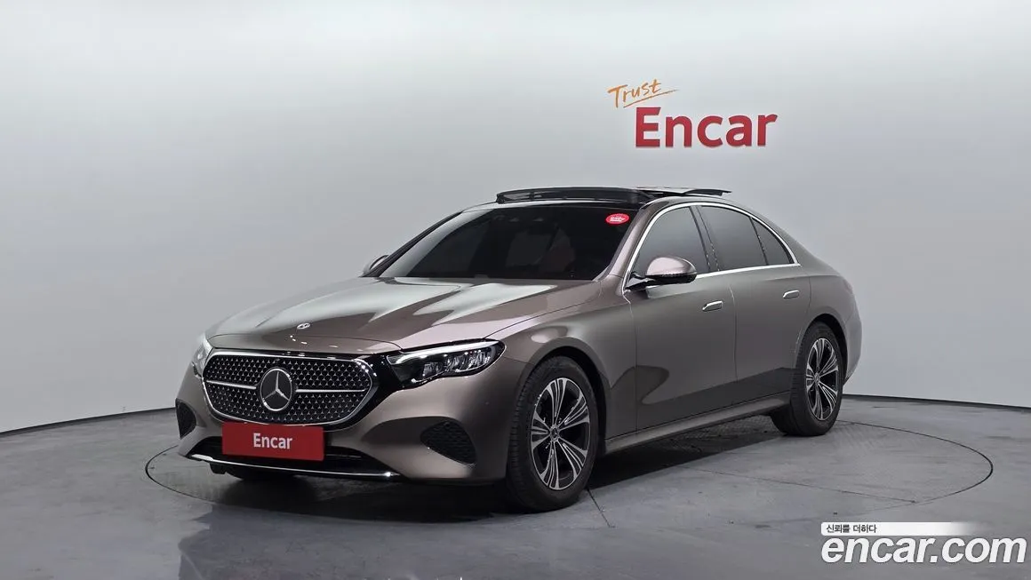 Mercedes-Benz E-Class — фото 1
