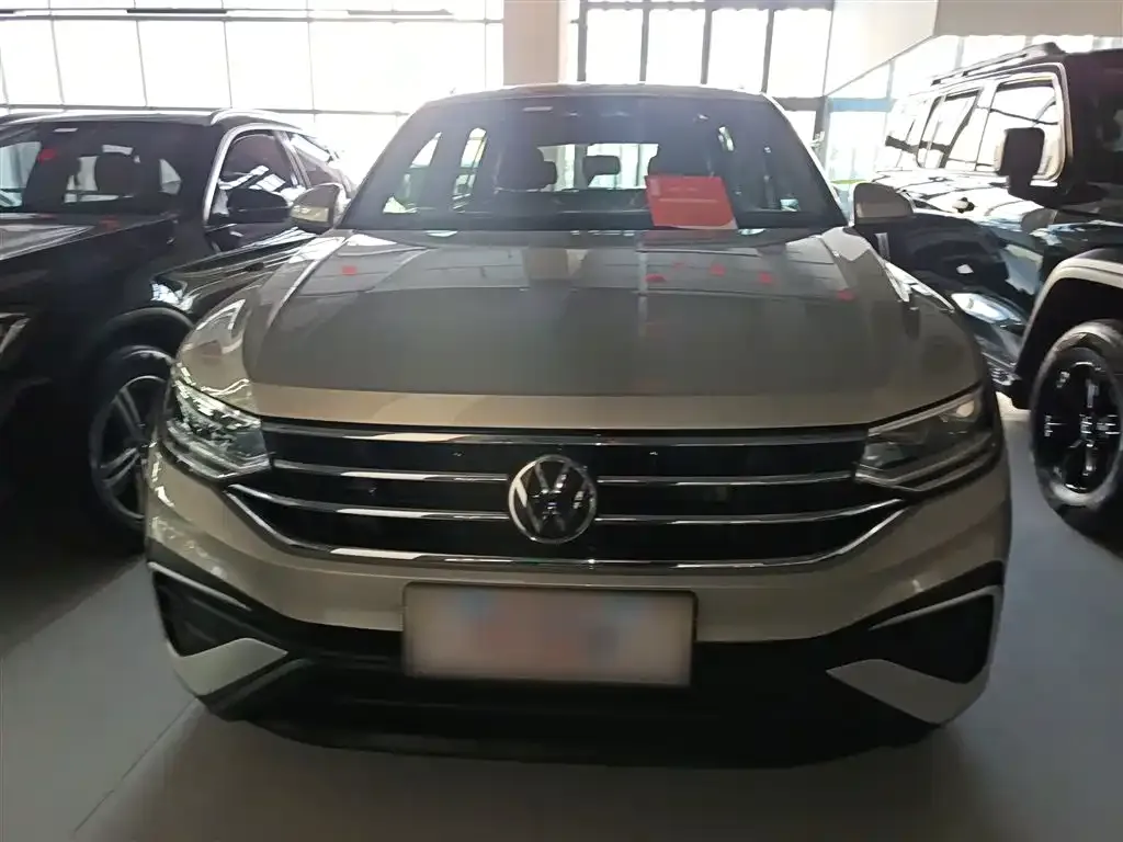 Volkswagen Tiguan L — фото 4