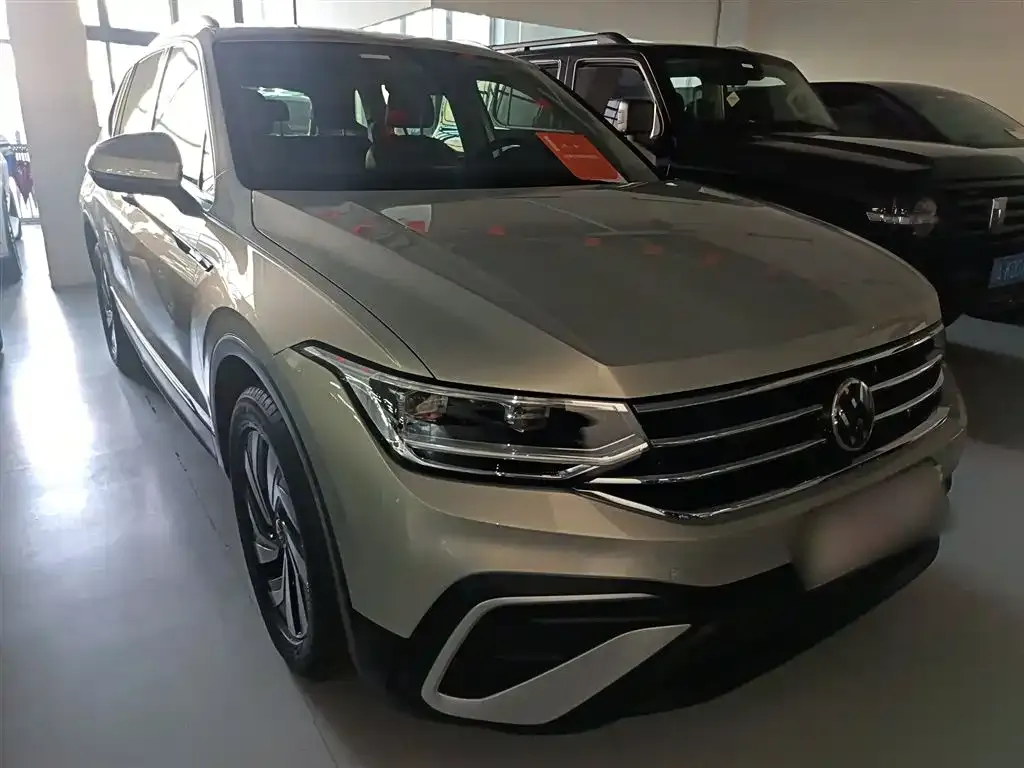 Volkswagen Tiguan L — фото 2