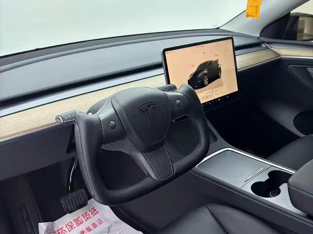 Tesla Model Y — фото 6