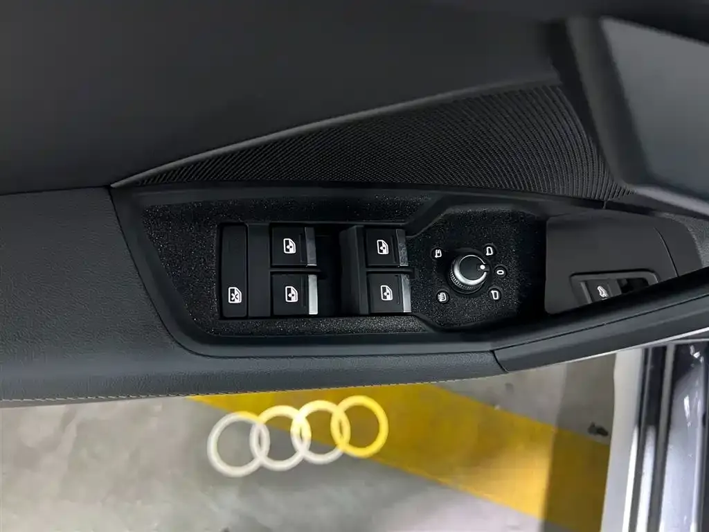 Audi A3 2023 из CN, фото 2