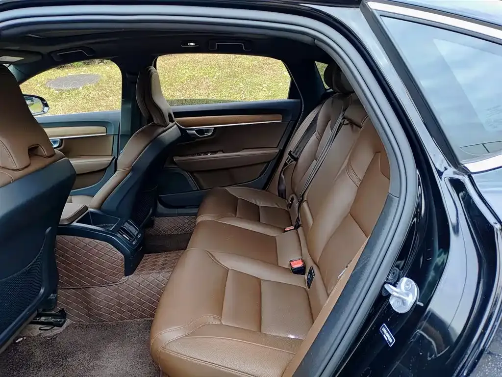 Volvo S90 2024 из CN, фото 4