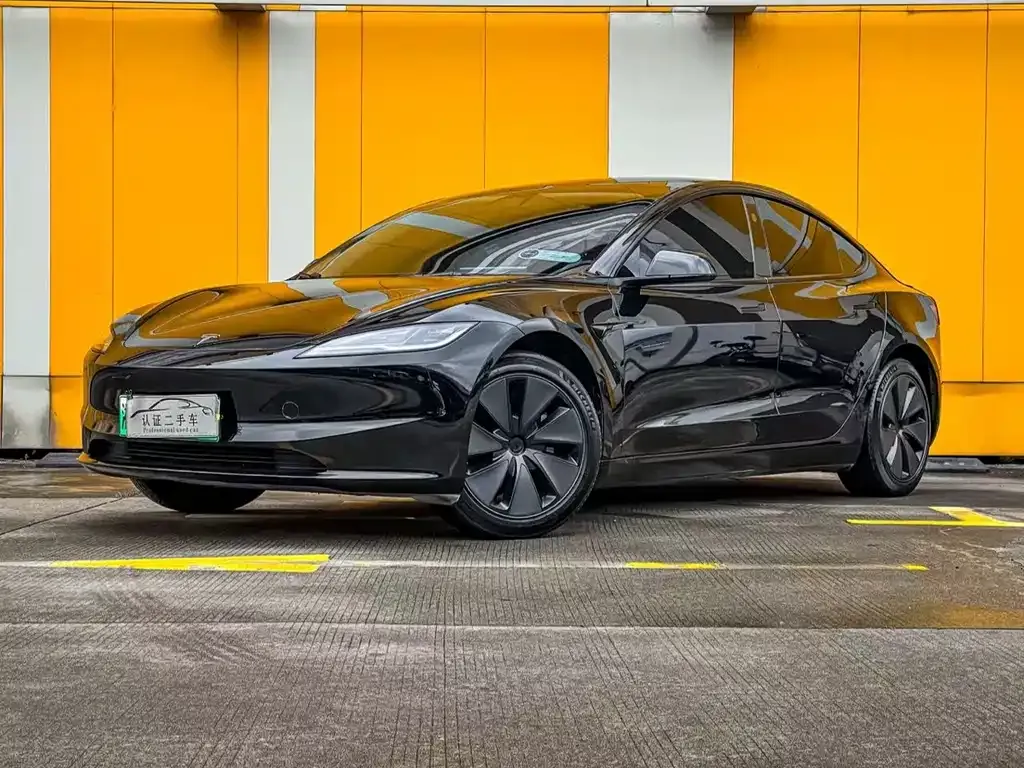 Tesla Model 3 — фото 1