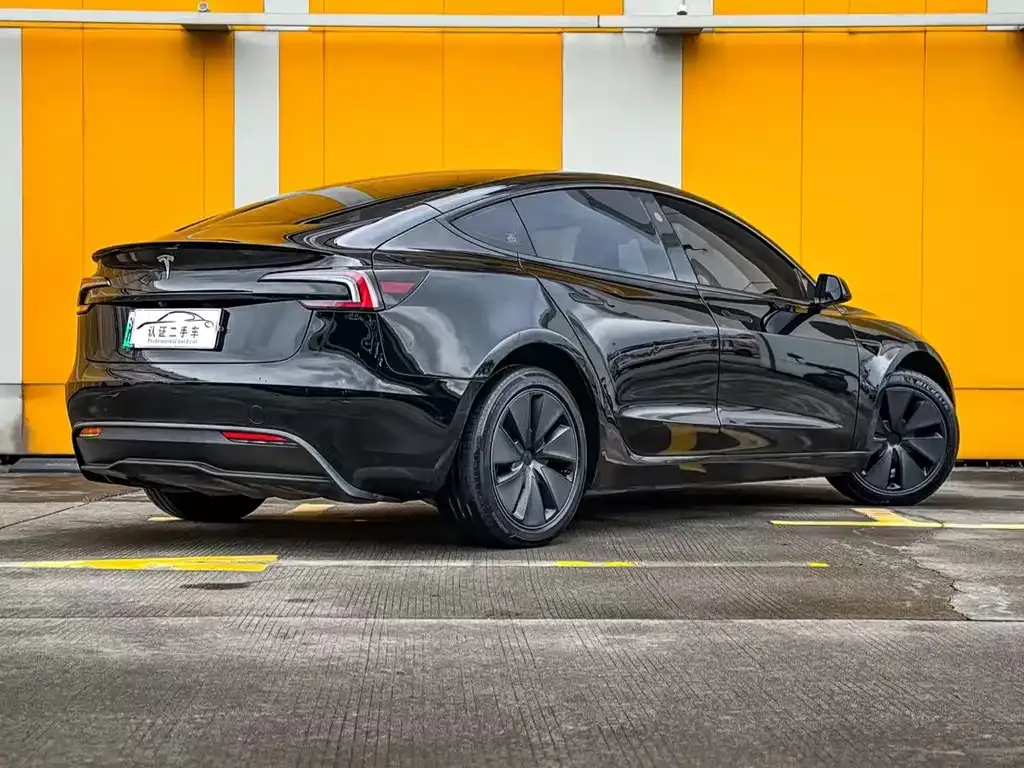 Tesla Model 3 — фото 8