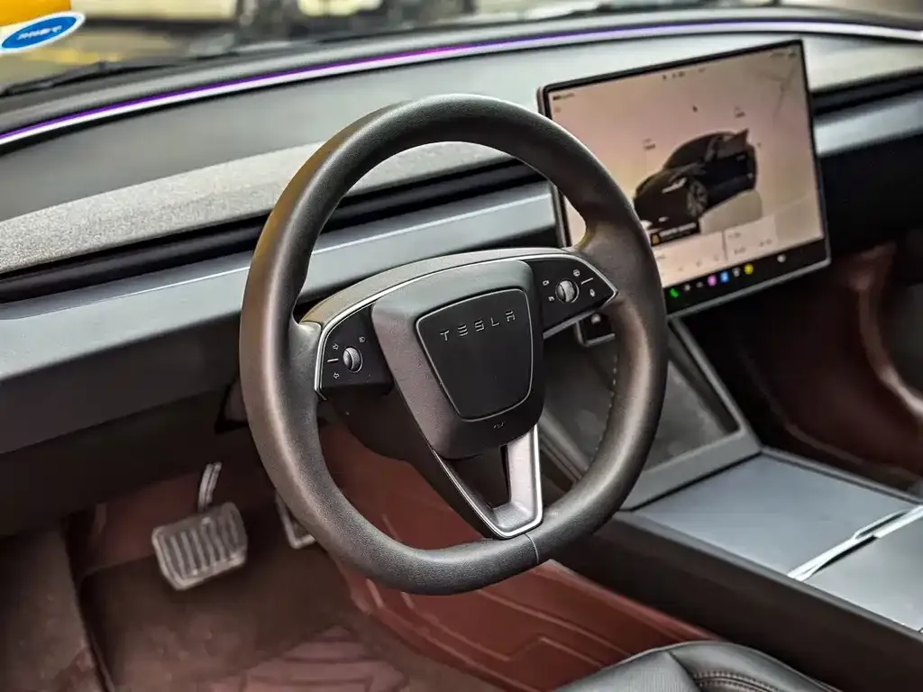 Tesla Model 3 — фото 2