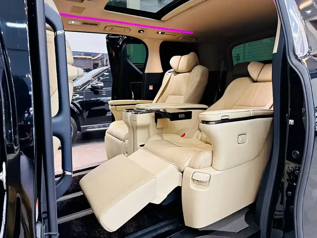 Toyota Vellfire 2023 из CN, фото 3