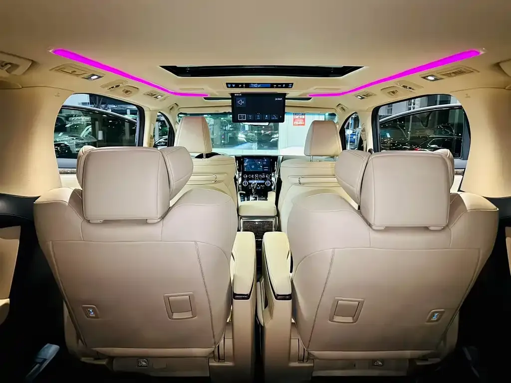 Toyota Vellfire 2023 из CN, фото 8