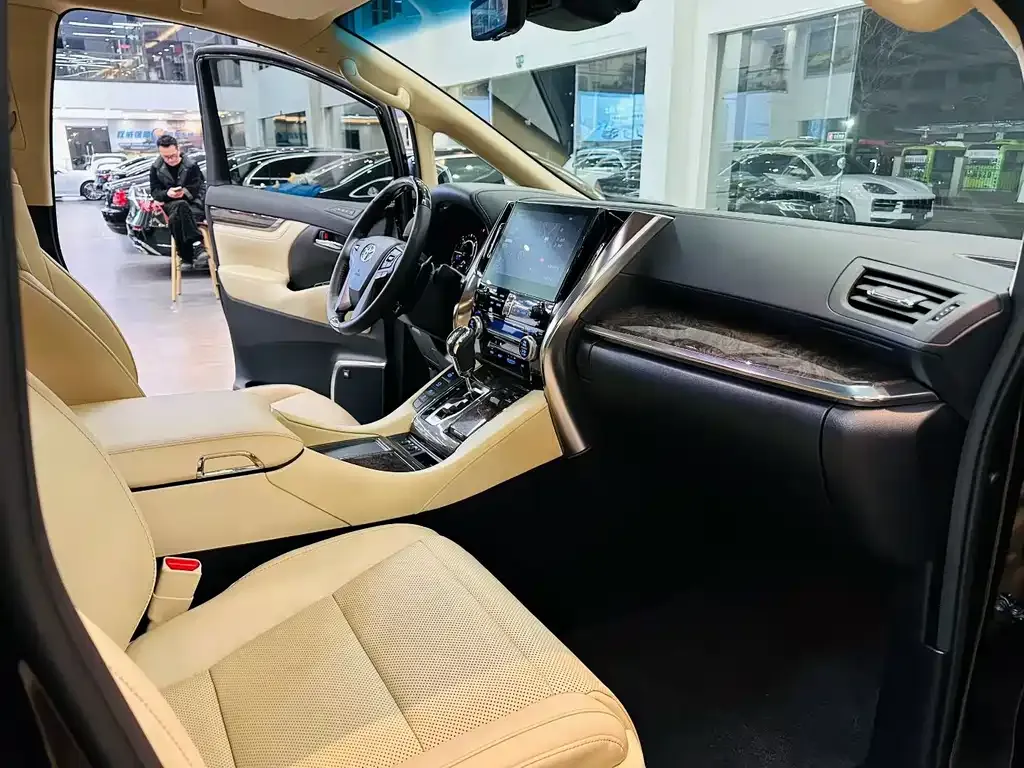 Toyota Vellfire 2023 из CN, фото 4