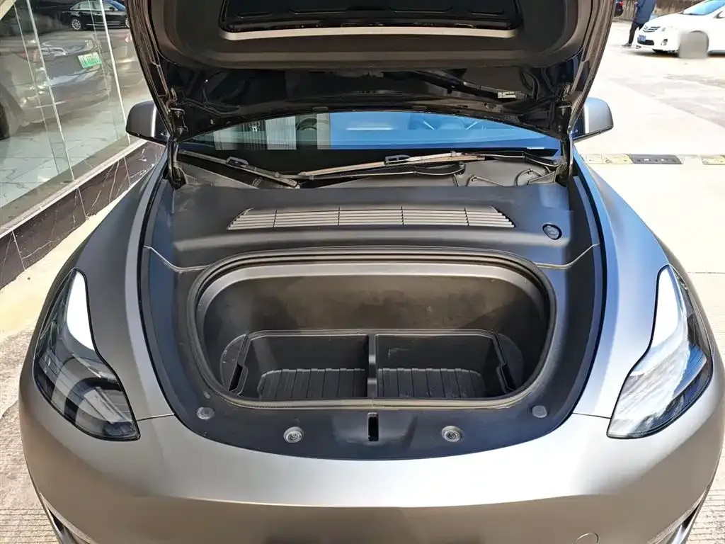 Tesla Model Y — фото 5