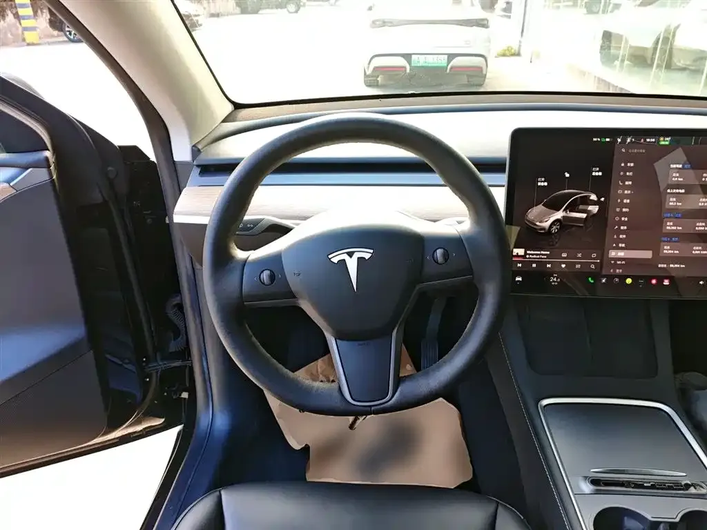 Tesla Model Y — фото 4