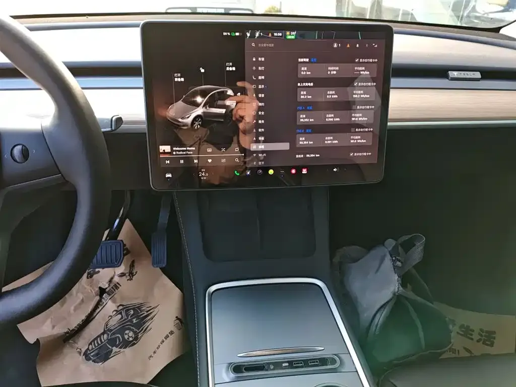 Tesla Model Y — фото 8