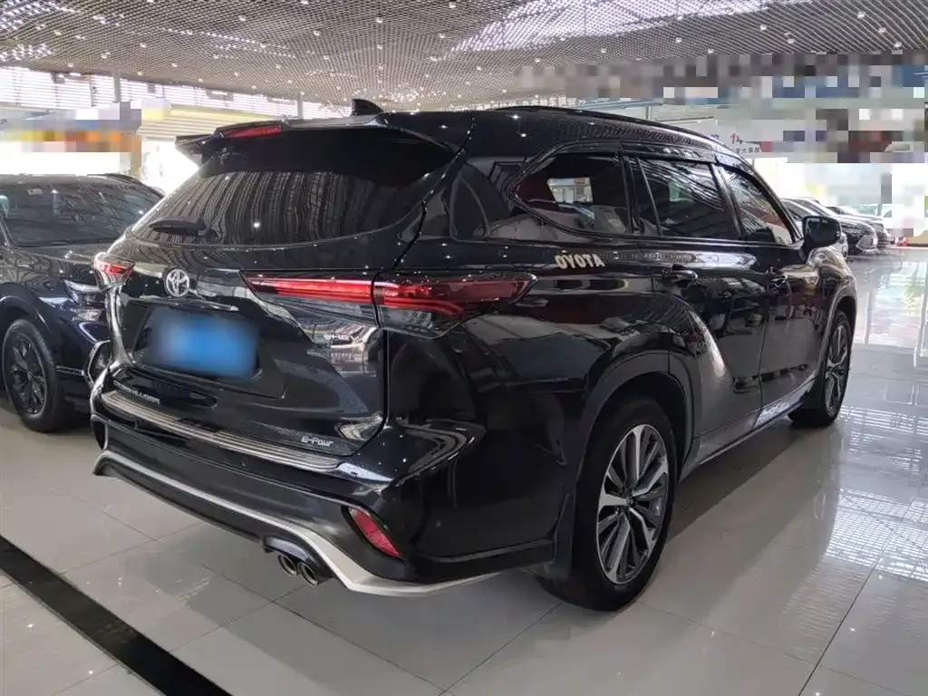 Toyota Crown Kluger 2025 из CN, фото 6