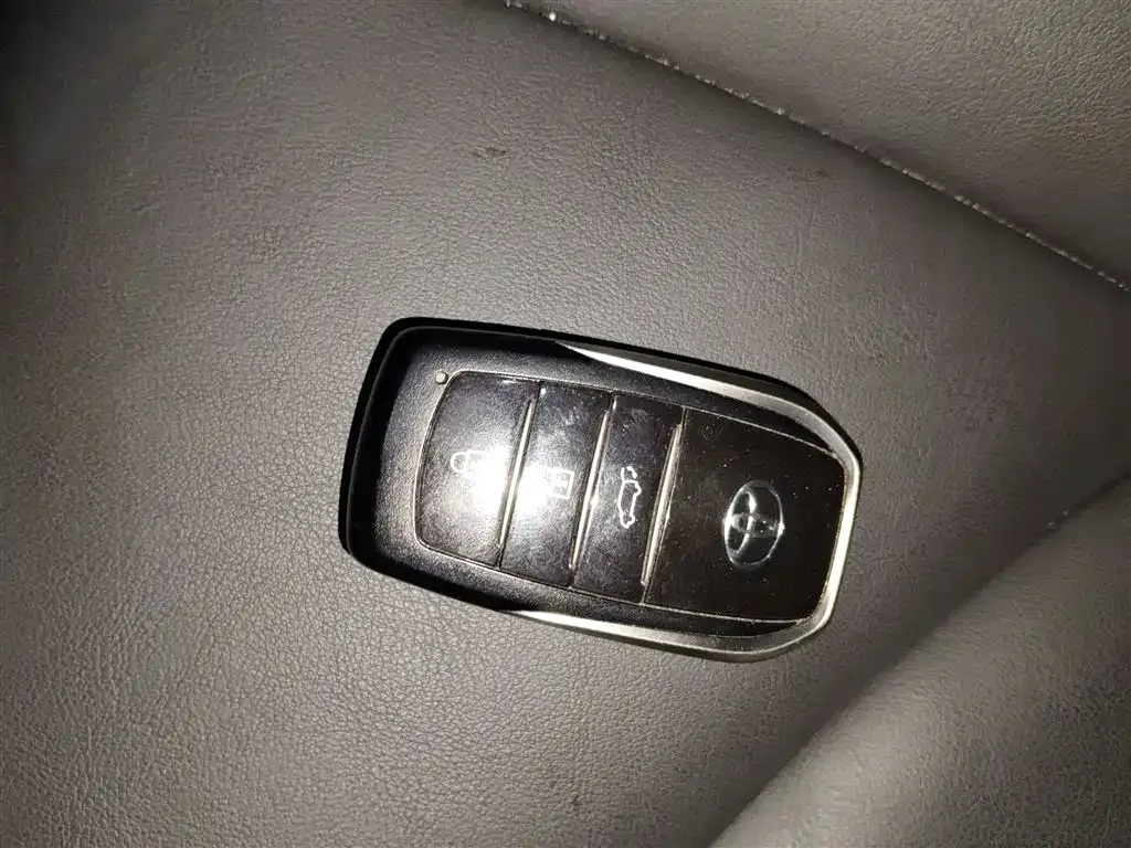 Toyota Crown Kluger 2025 из CN, фото 8