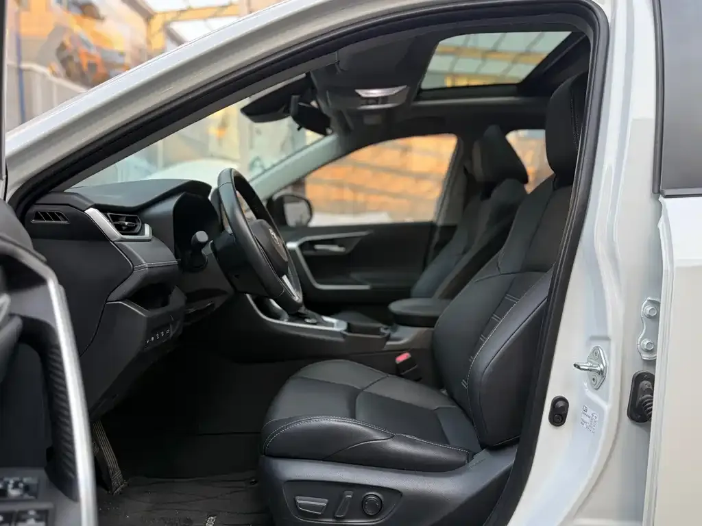 Toyota Wildlander 2023 из CN, фото 5
