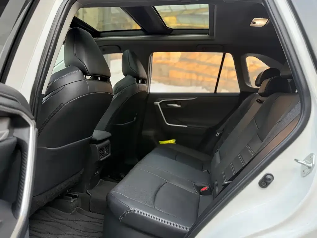 Toyota Wildlander 2023 из CN, фото 2