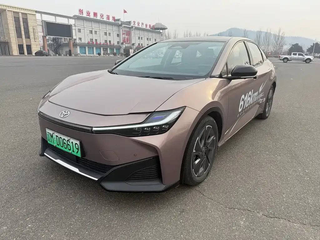 Toyota bZ3 2023 из CN, фото 1