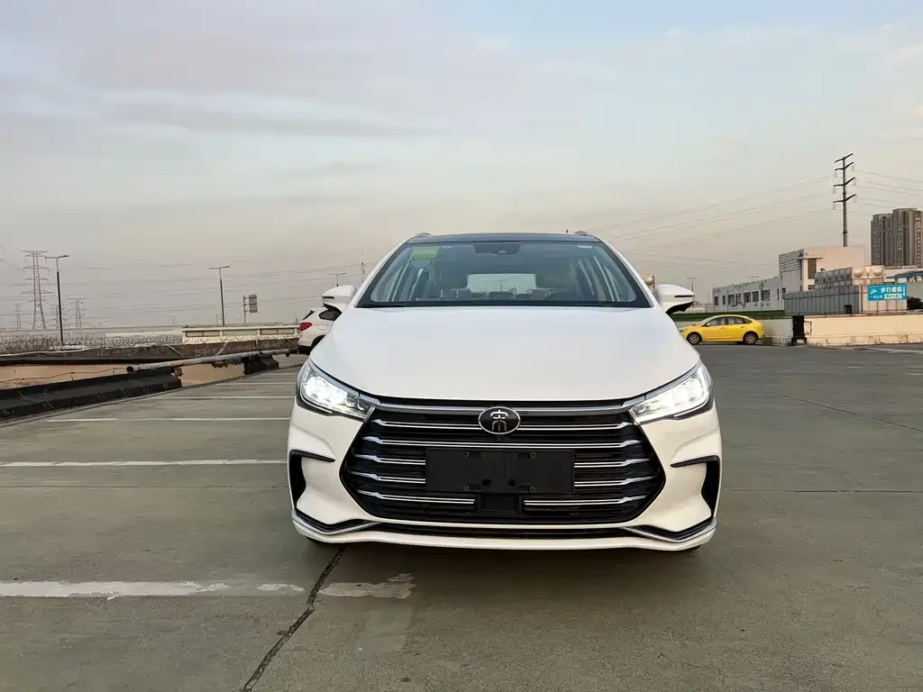 BYD MAX New Energy — фото 3