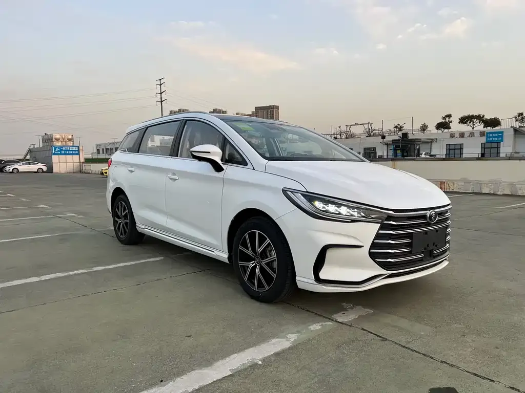 BYD MAX New Energy — фото 6