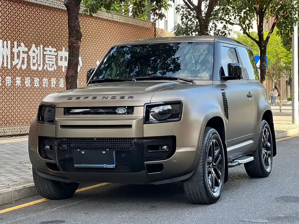 Land Rover Defender — фото 1