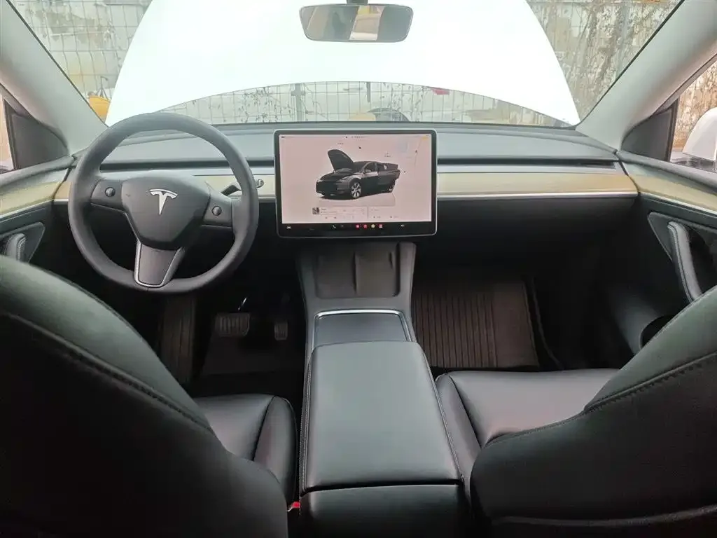 Tesla Model Y — фото 2