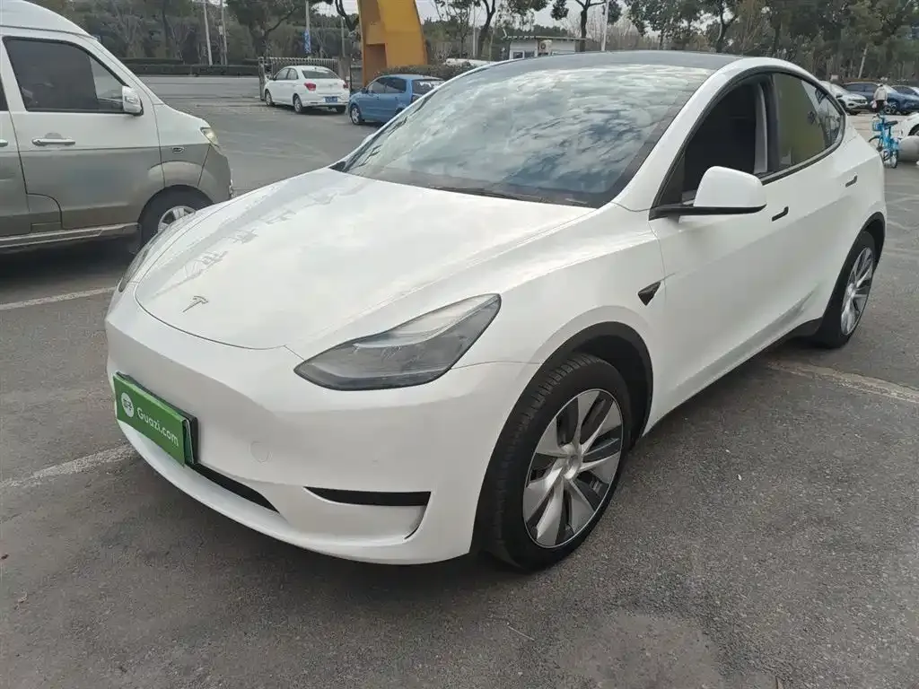 Tesla Model Y — фото 7