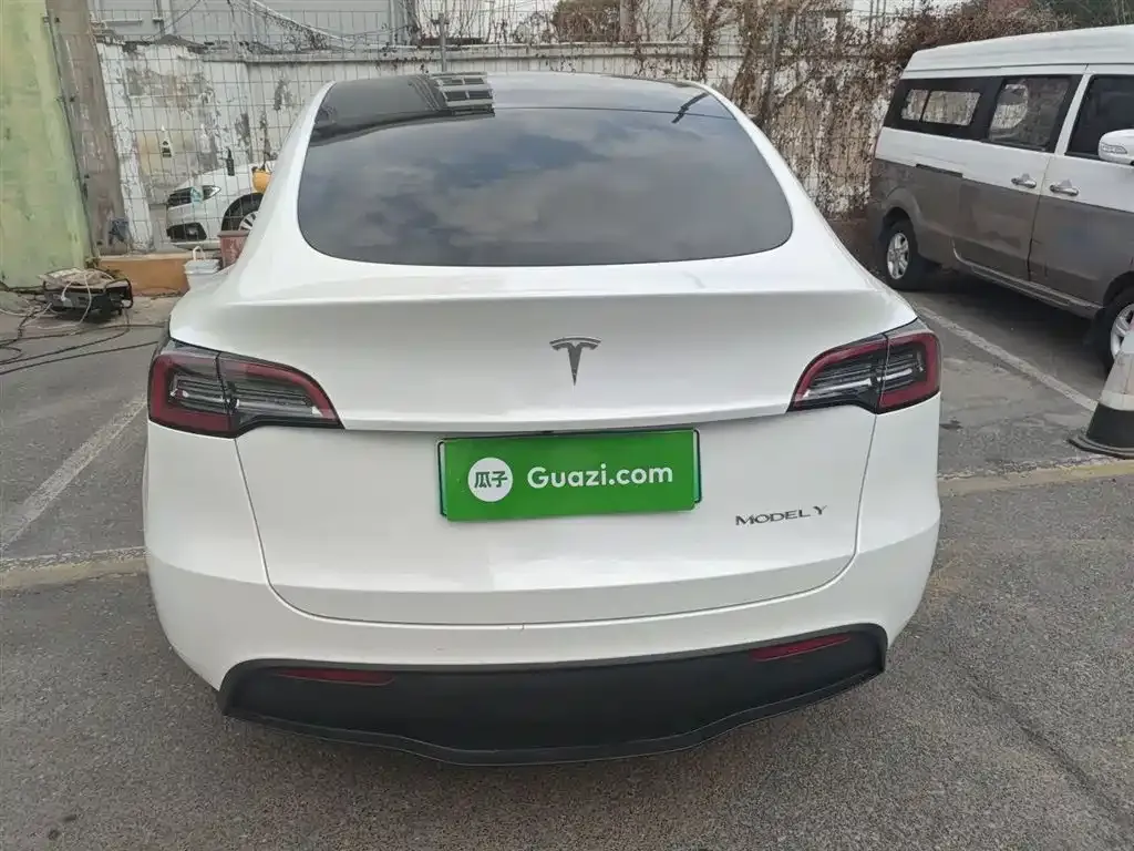 Tesla Model Y — фото 9