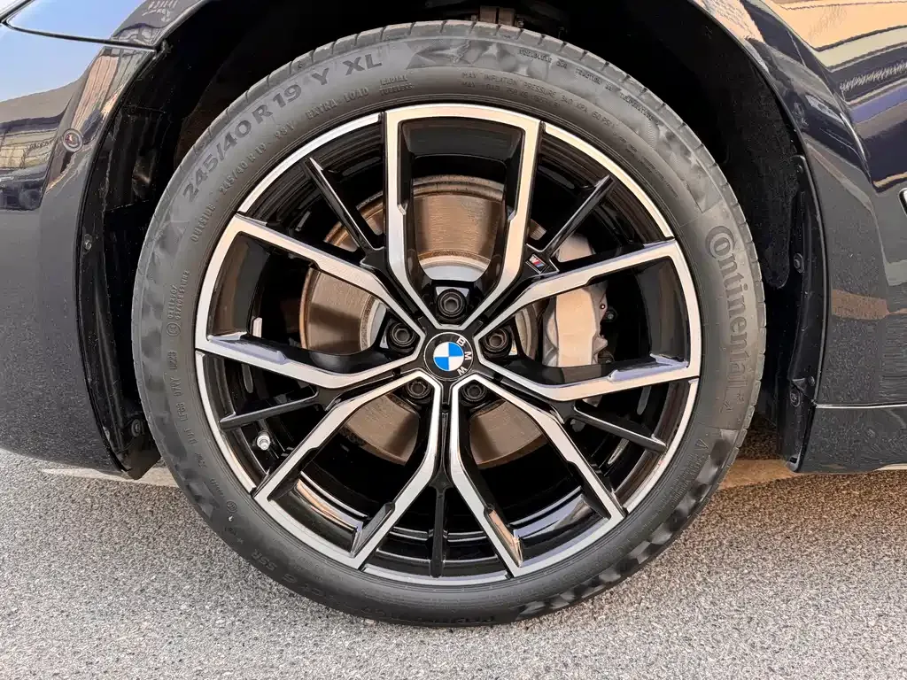 BMW 5 Series 2023 из CN, фото 6