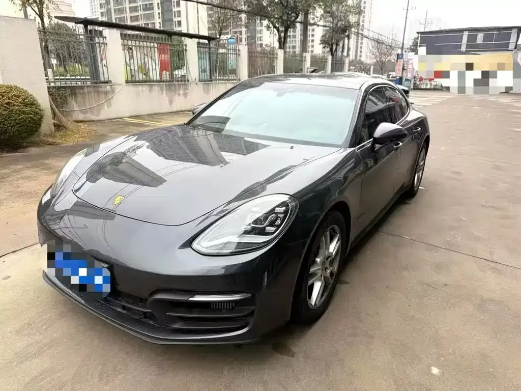 Porsche Panamera — фото 1