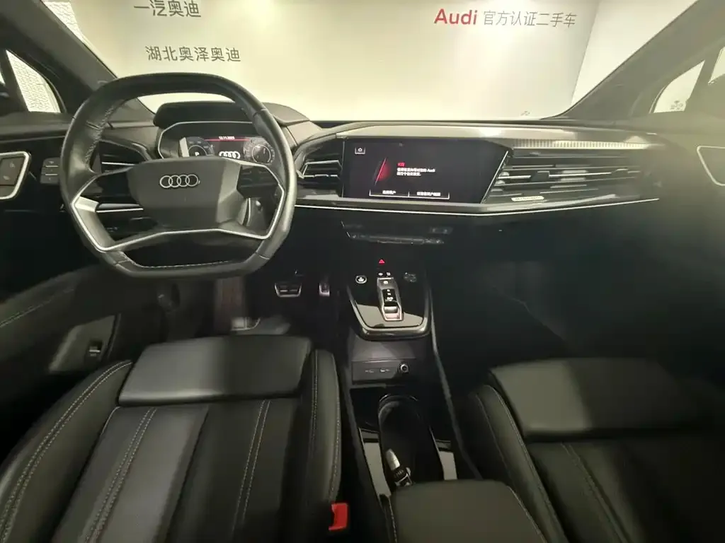 Audi Q4 e-tron — фото 2