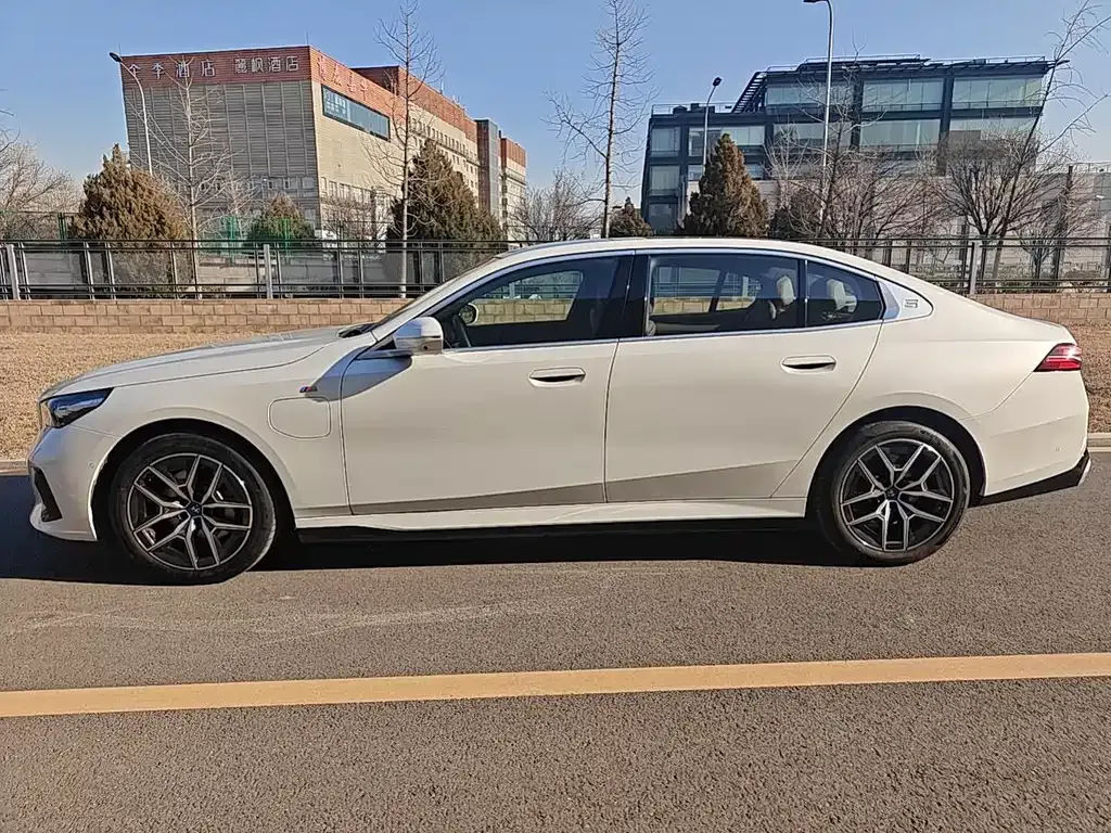 BMW i5 2025 из CN, фото 3