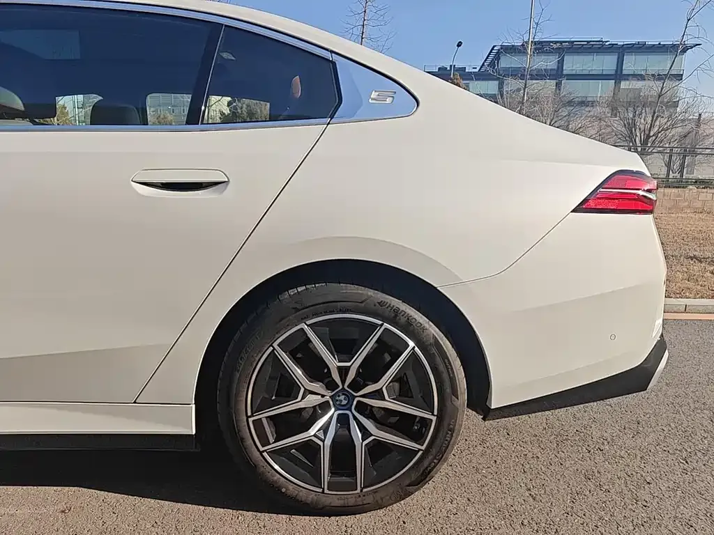 BMW i5 2025 из CN, фото 4