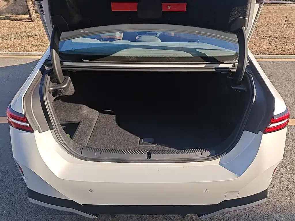 BMW i5 2025 из CN, фото 7