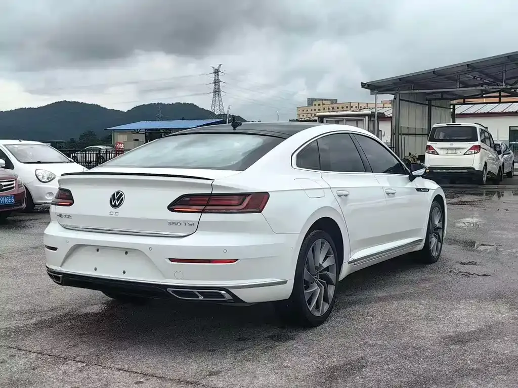 Volkswagen CC 2023 из CN, фото 10