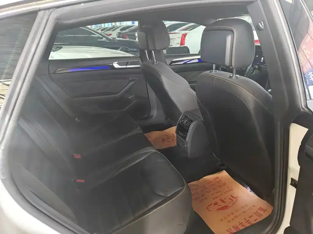 Volkswagen CC 2023 из CN, фото 2