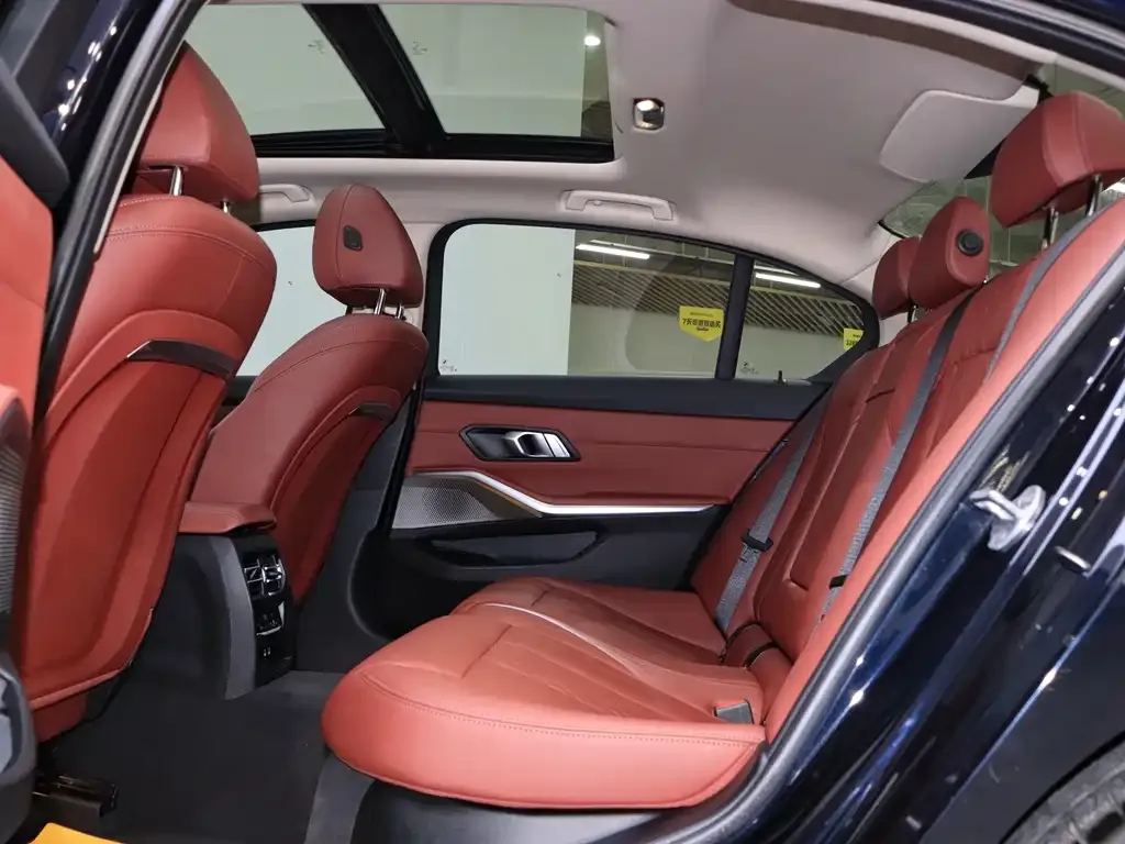 BMW 3 Series 2023 из CN, фото 10