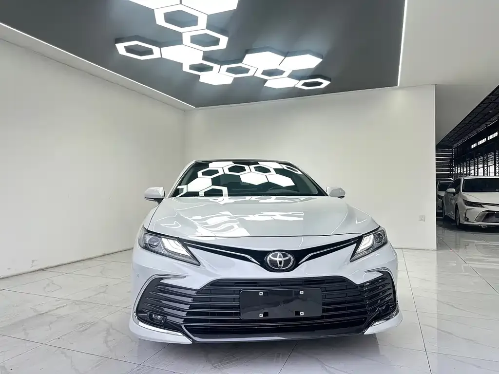 Toyota Camry — фото 4