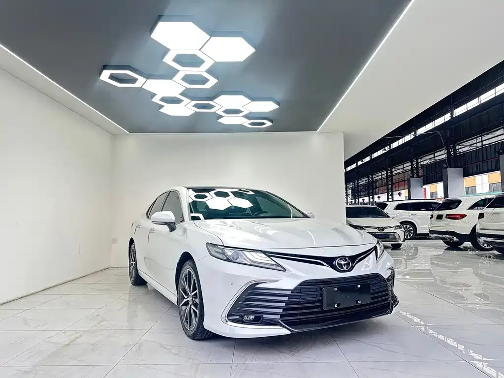 Toyota Camry — фото 9
