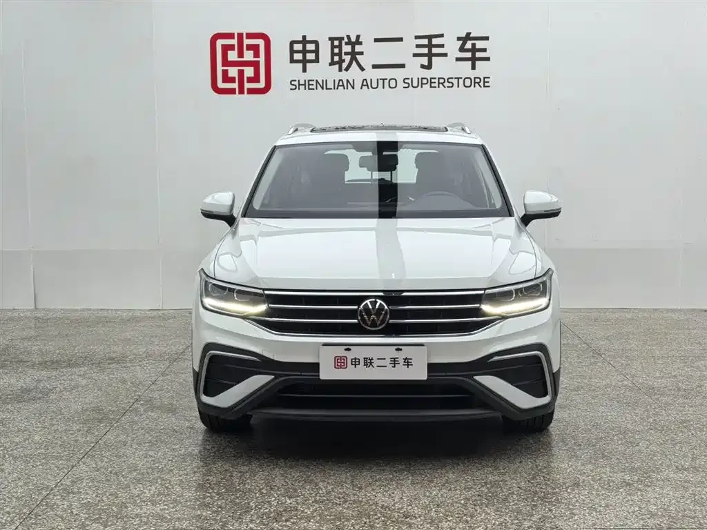 Volkswagen Tiguan L — фото 10