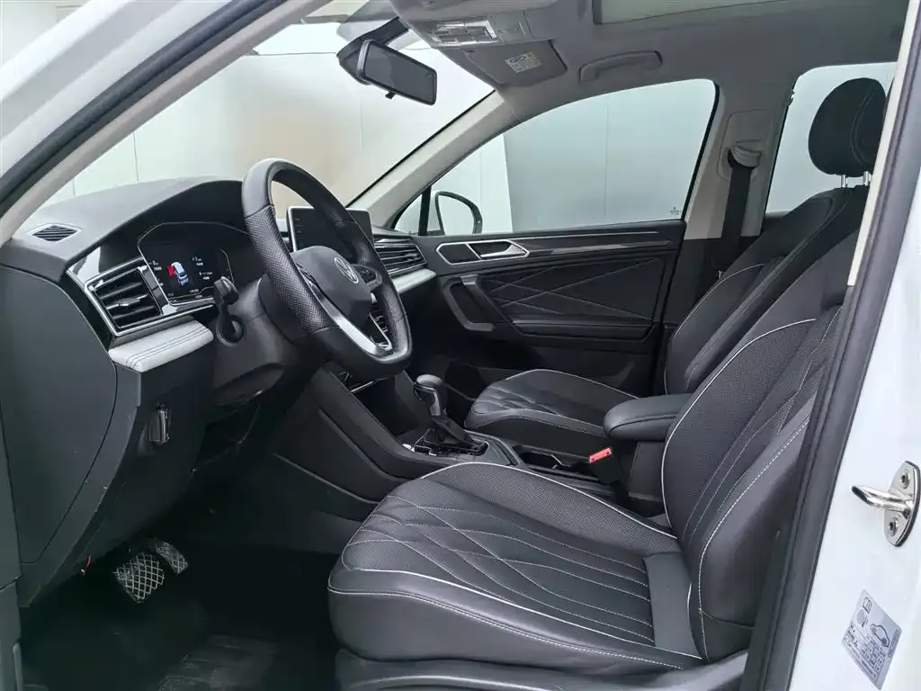 Volkswagen Tiguan L — фото 2