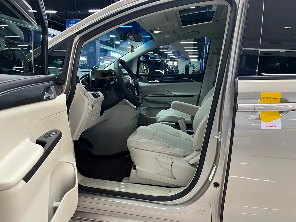 Buick GL8 2023 из CN, фото 3