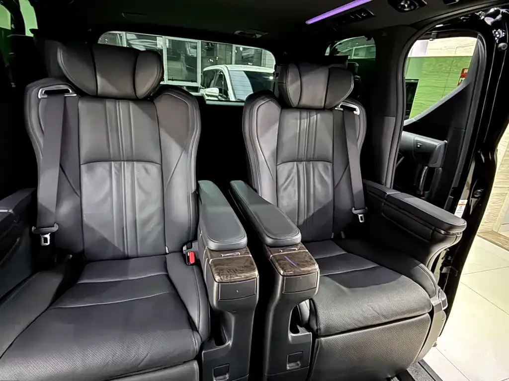 Toyota Alphard 2021 из CN, фото 8
