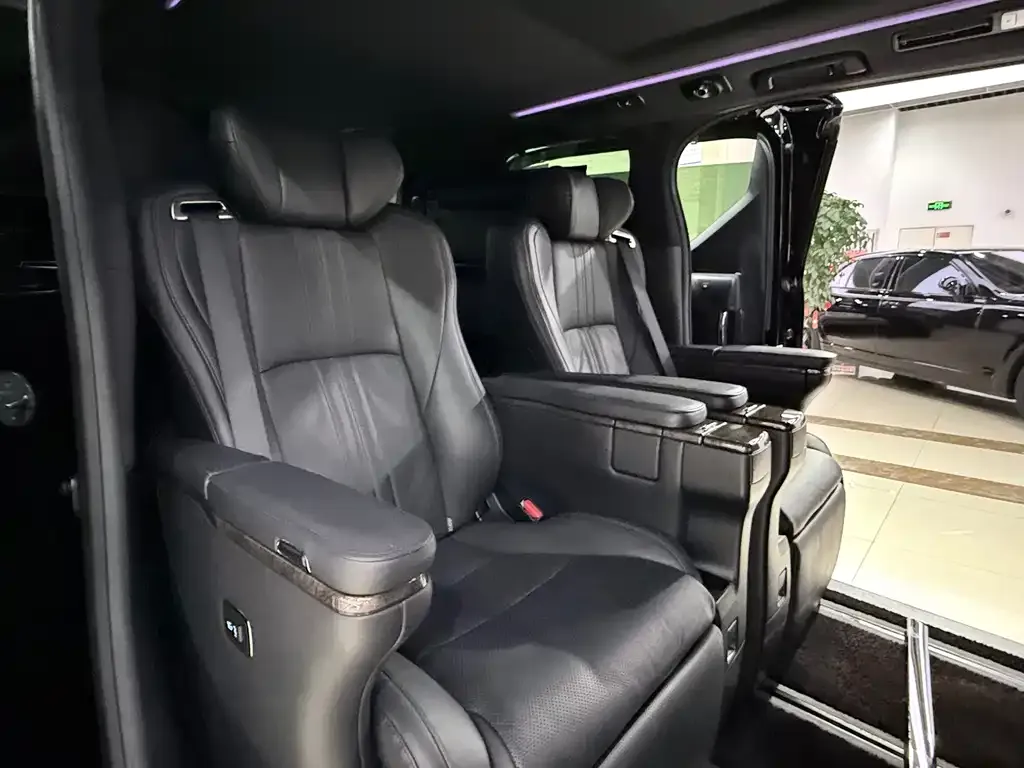 Toyota Alphard 2021 из CN, фото 4