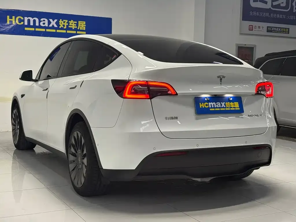 Tesla Model Y — фото 4