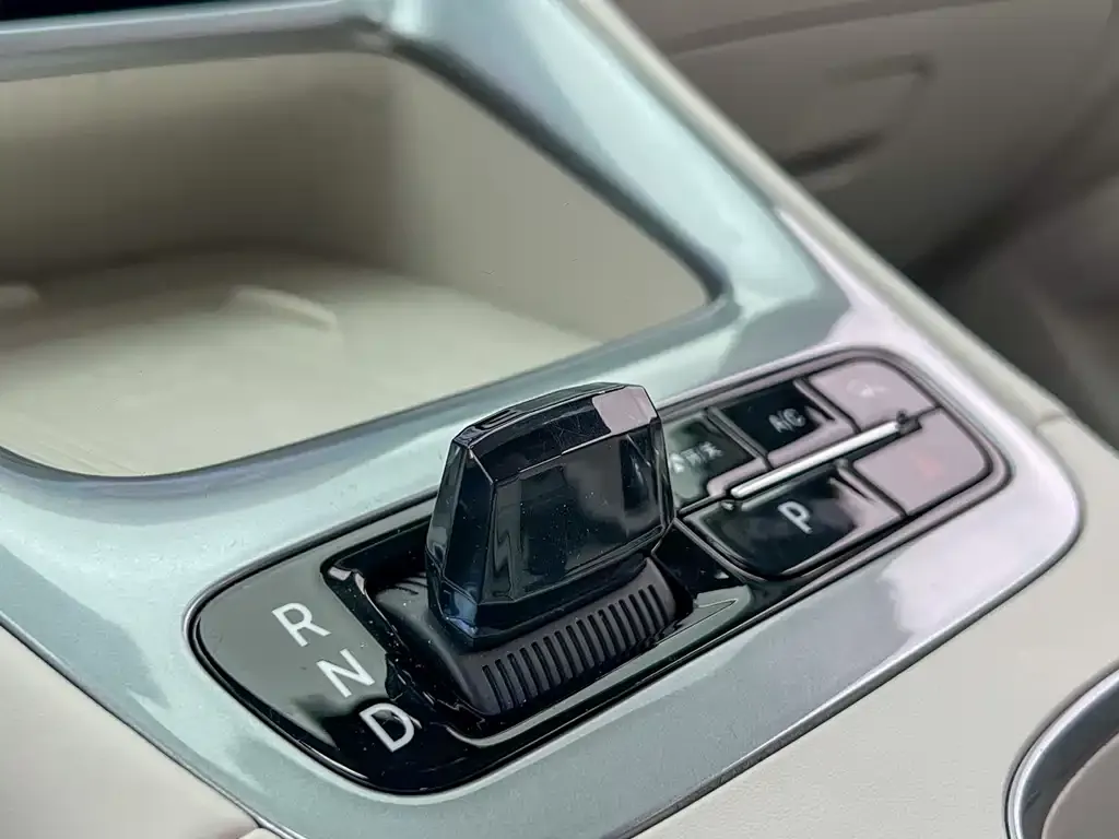 Geely Starburst — фото 9