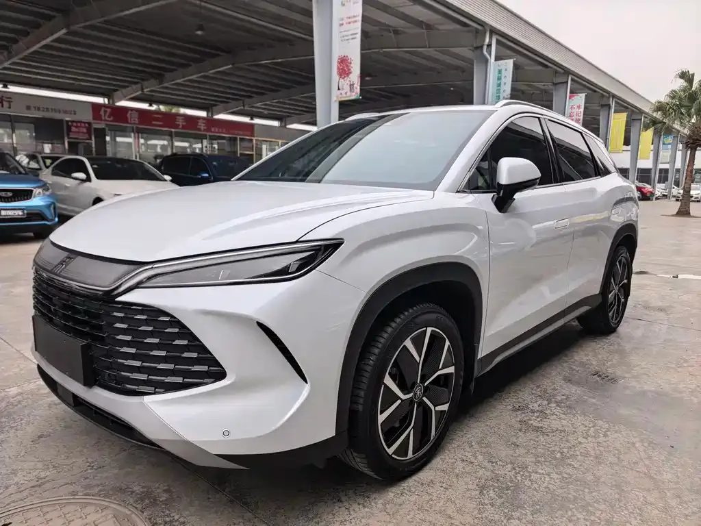 BYD L DM-i — фото 1
